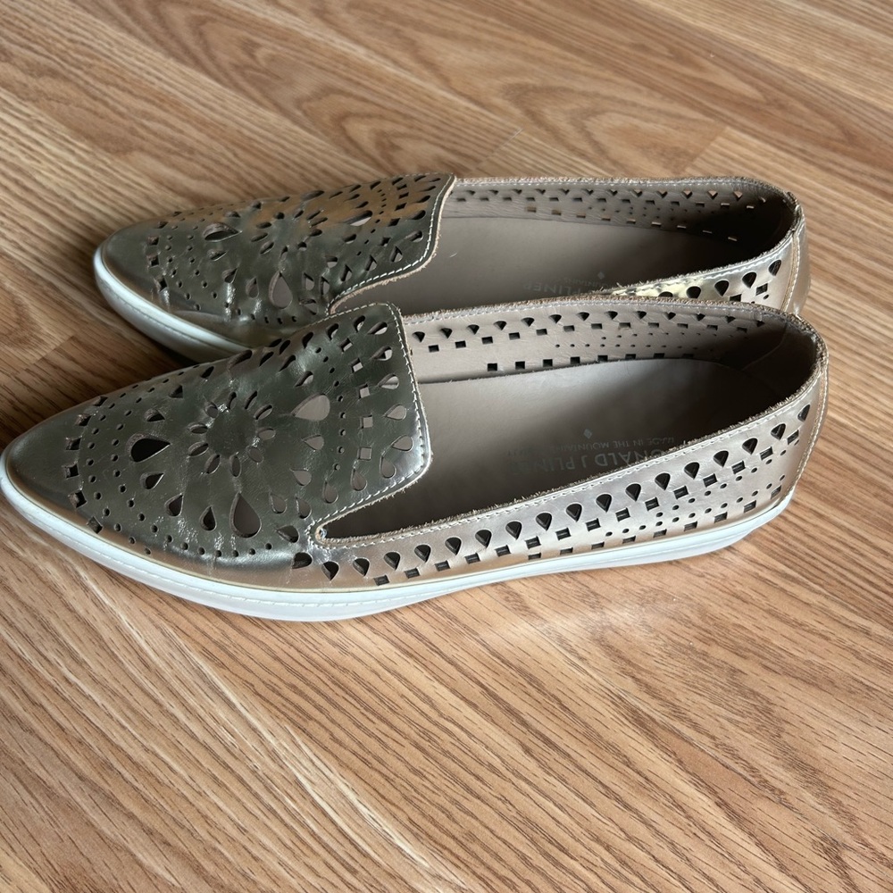 Donald J. Pliner slip ons | Metallic Collection | Gold | Size 5 - Picture 6 of 9